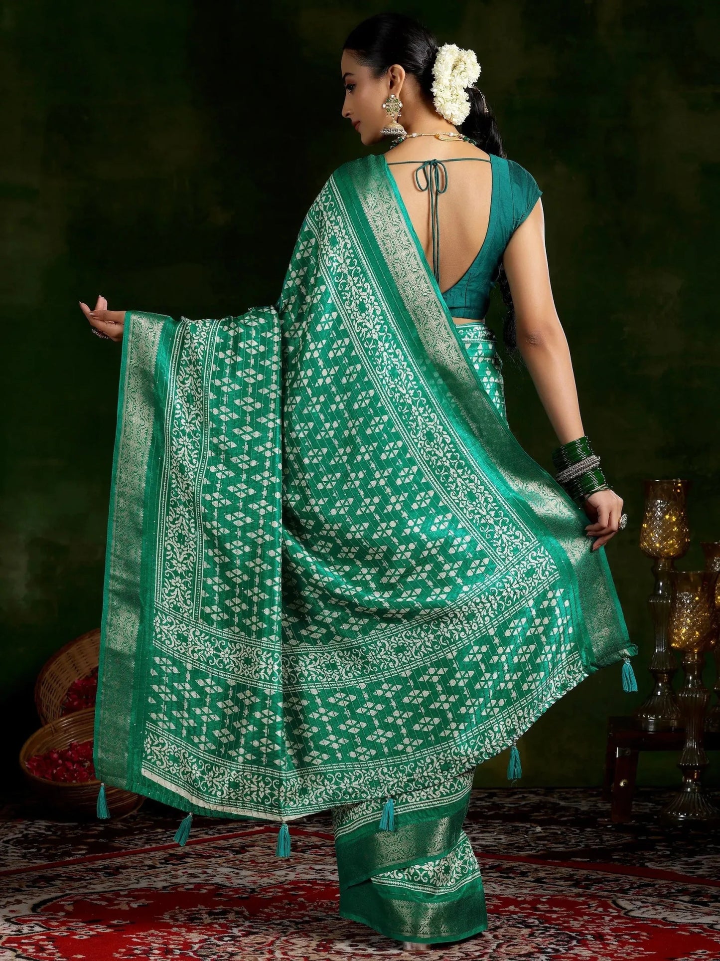 Green Printed Silk Blend Saree - Modern Furniture & Furnishings