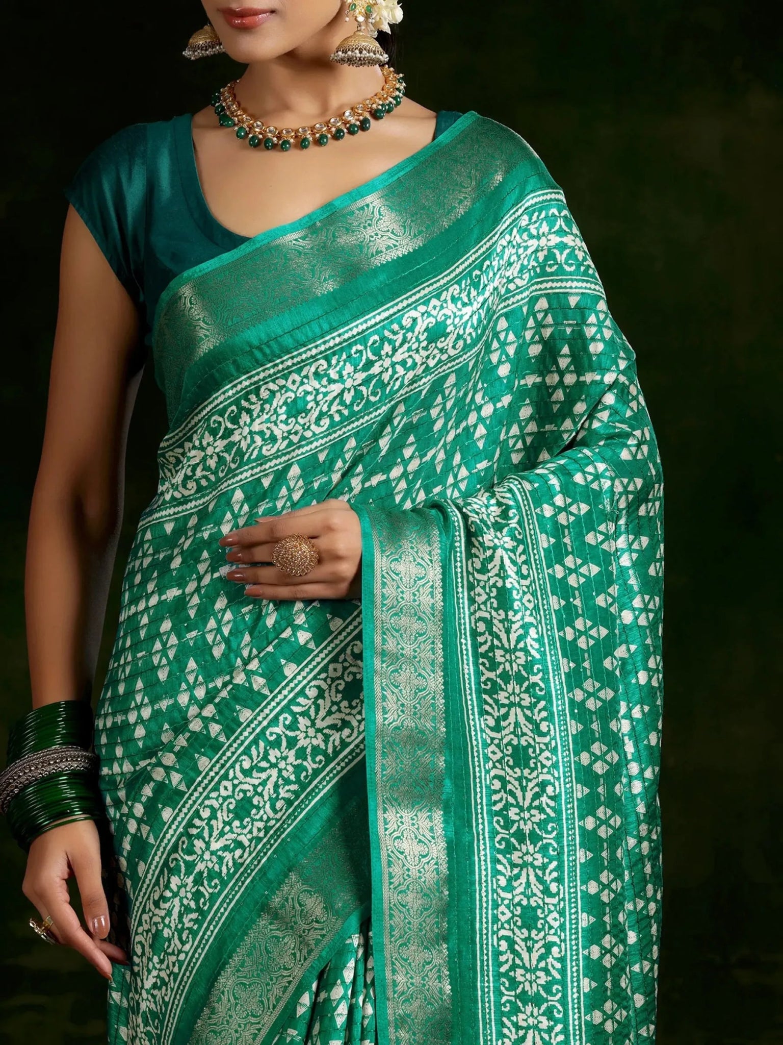 Green Printed Silk Blend Saree - Modern Furniture & Furnishings