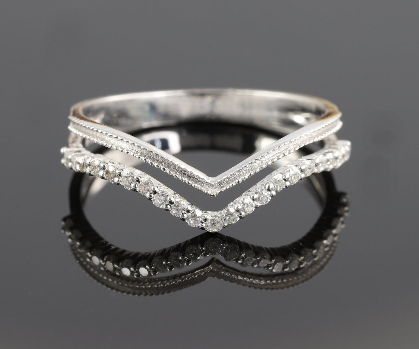 Vintage Curved Round Cut Moissanite Wedding Band - Modern Furniture & Furnishings